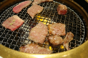 お肉ジュージュー♪♪(´∀`人)