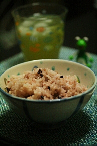 赤飯じゃにゃーよ。雑穀米よ。