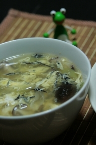 かき玉中華風スープ(長ネギ・シイタケ・ひじき・たまご)